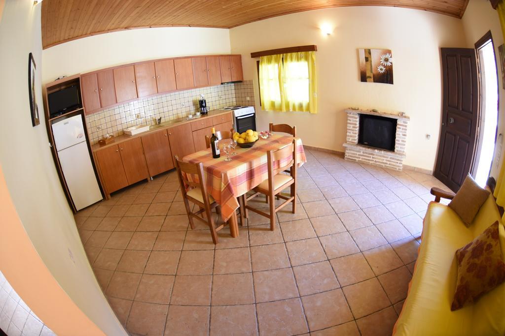 Yannis' Village Keri Bagian luar foto