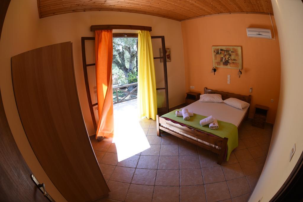 Yannis' Village Keri Bagian luar foto