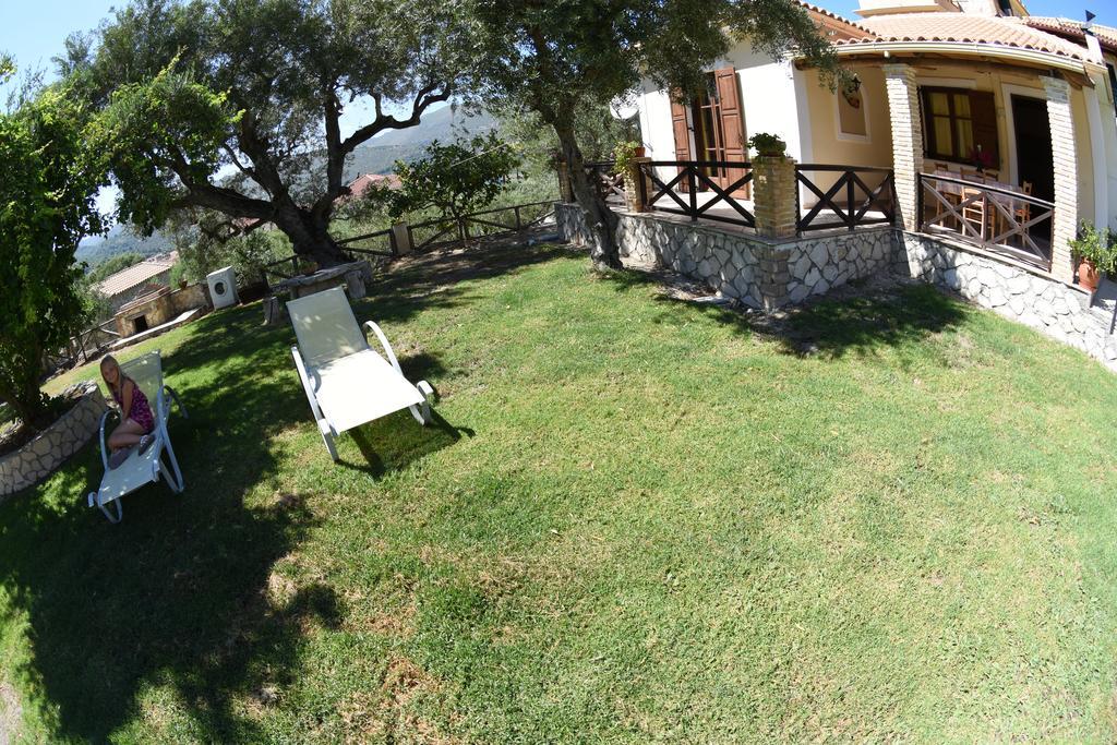 Yannis' Village Keri Bagian luar foto